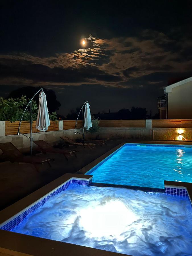 Apartmani Mia ดราเก ภายนอก รูปภาพ